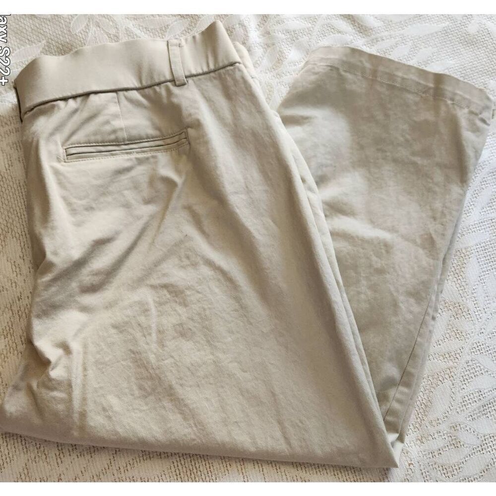 W30 Sag Harbor Stretch cream cropped pants w button accents and pockets Sz 16